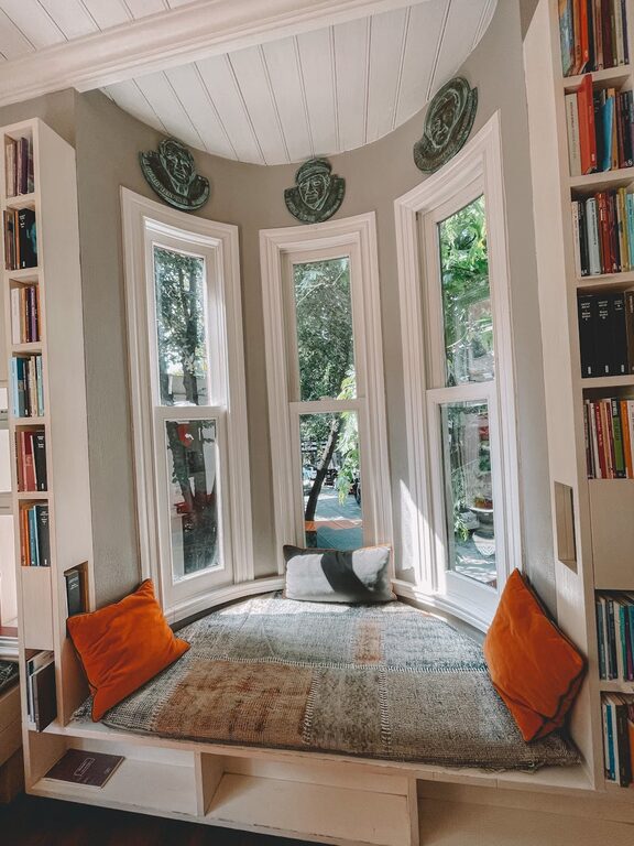 Simple Tips for Creating a Cozy and Inviting Reading Nook at Home